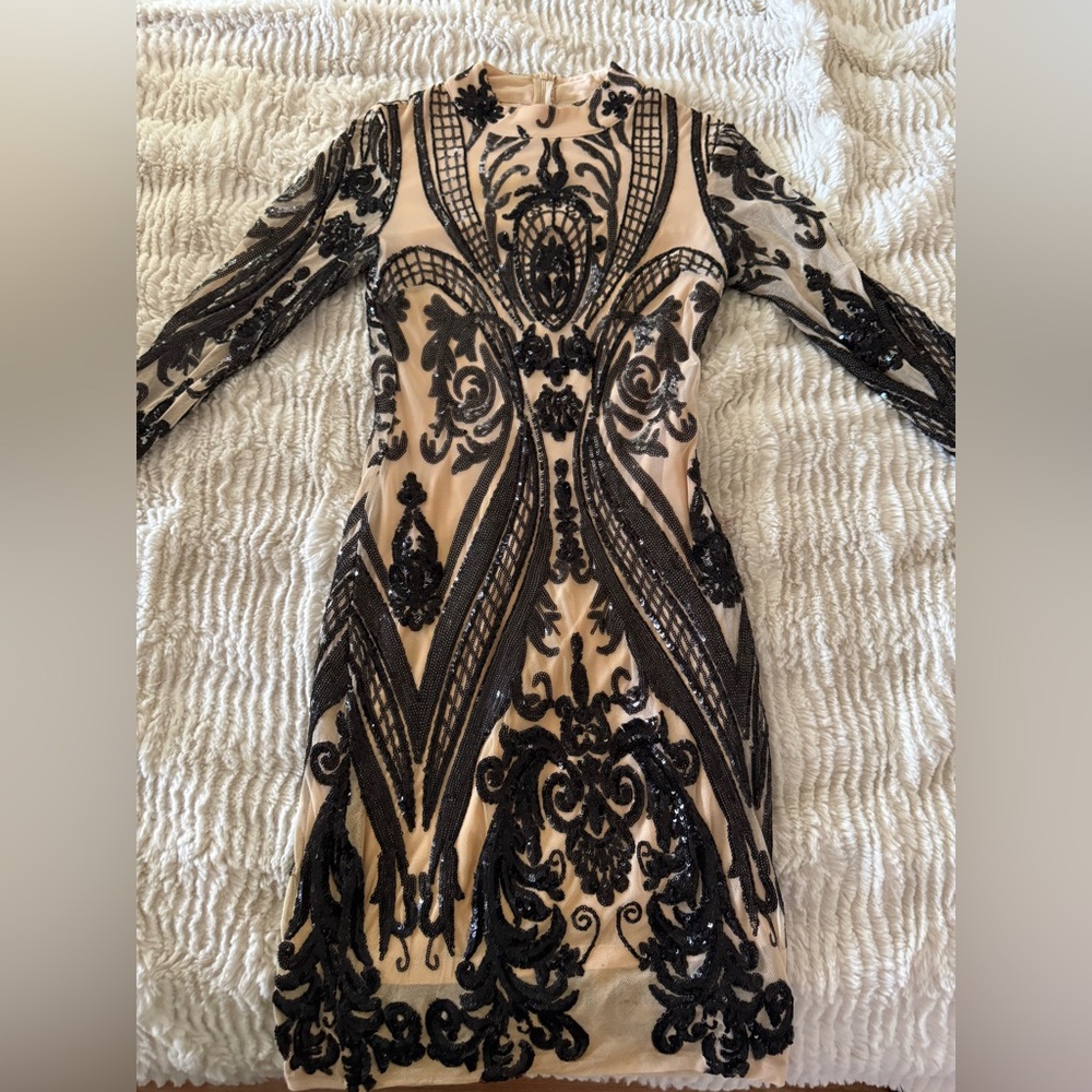 Main Strip Black and Cream Long Sleeve Dress
